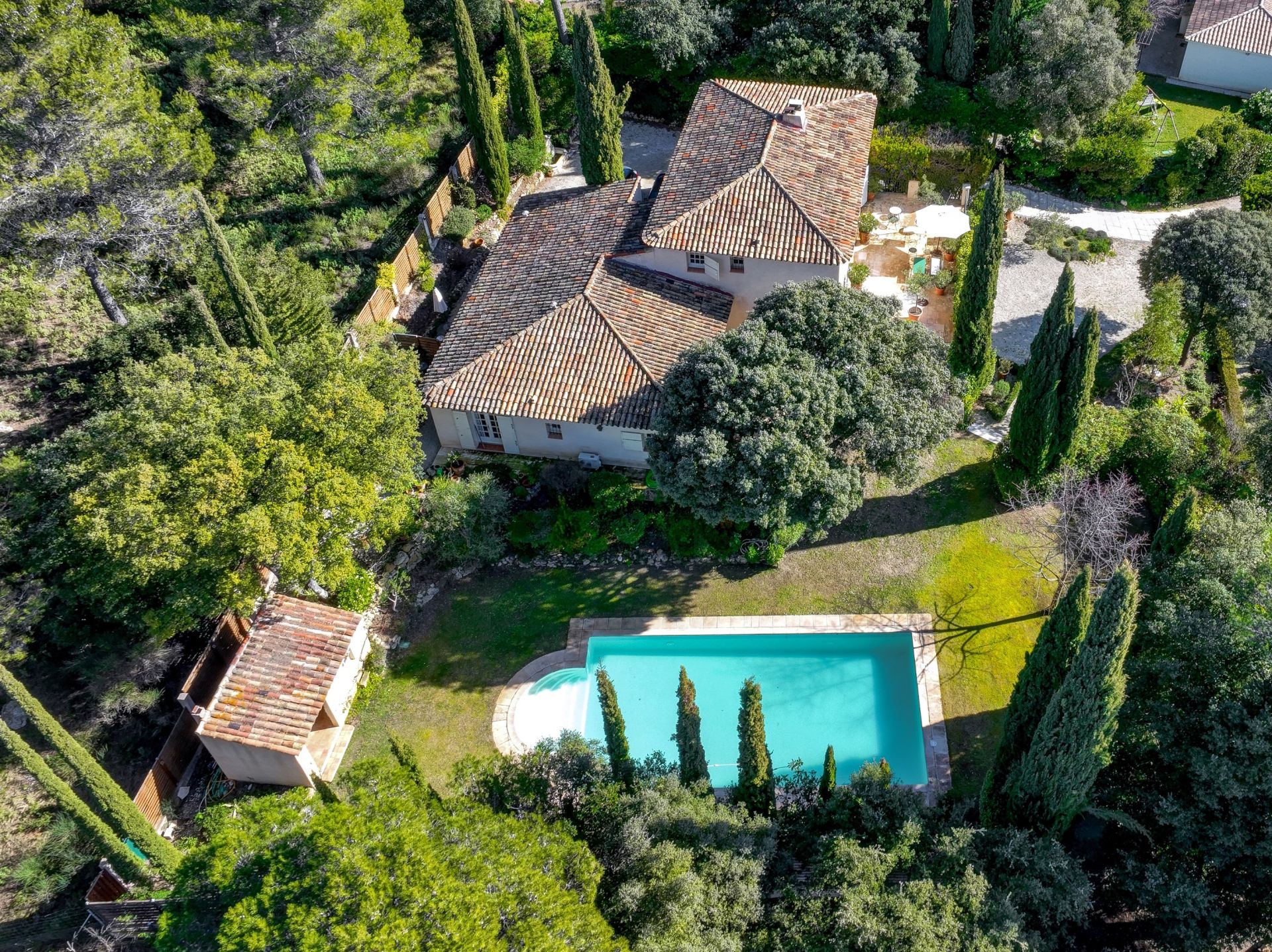 house 8 Rooms for sale on AIX EN PROVENCE (13100)