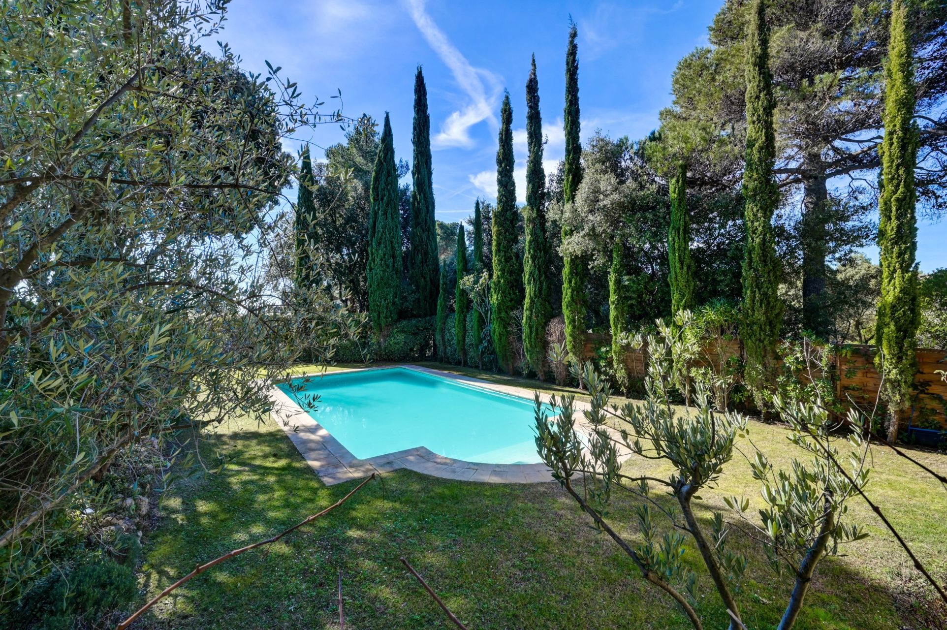 house 8 Rooms for sale on AIX EN PROVENCE (13100)