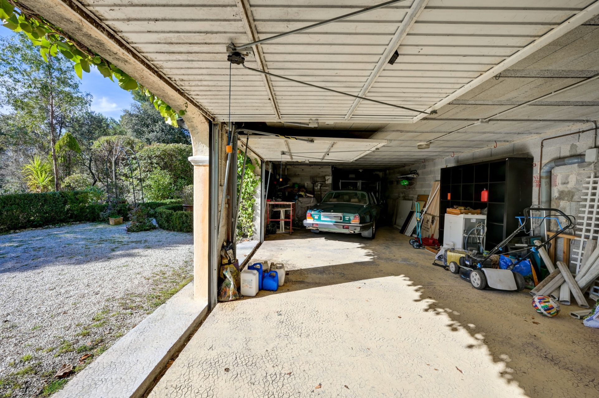 house 8 Rooms for sale on ST MARC JAUMEGARDE (13100)