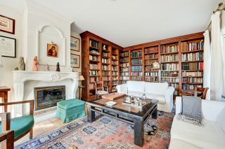 house 8 Rooms for sale on AIX EN PROVENCE (13100)