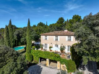 house 8 Rooms for sale on AIX EN PROVENCE (13100)