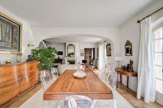 house 8 Rooms for sale on AIX EN PROVENCE (13100)
