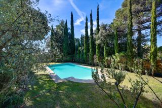 house 8 Rooms for sale on AIX EN PROVENCE (13100)