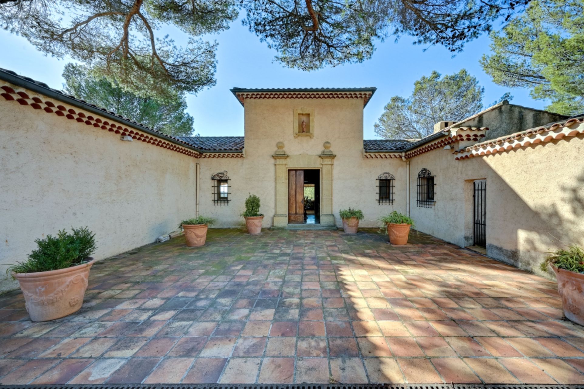 house 12 Rooms for sale on AIX EN PROVENCE (13100)