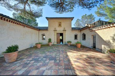 Vente Maison Aix-en-Provence 12&nbsp;Pièces 754&nbsp;m²