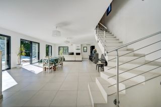 house 7 Rooms for sale on AIX EN PROVENCE (13100)