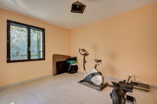 house 7 Rooms for sale on AIX EN PROVENCE (13100)