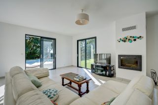 house 7 Rooms for sale on AIX EN PROVENCE (13100)