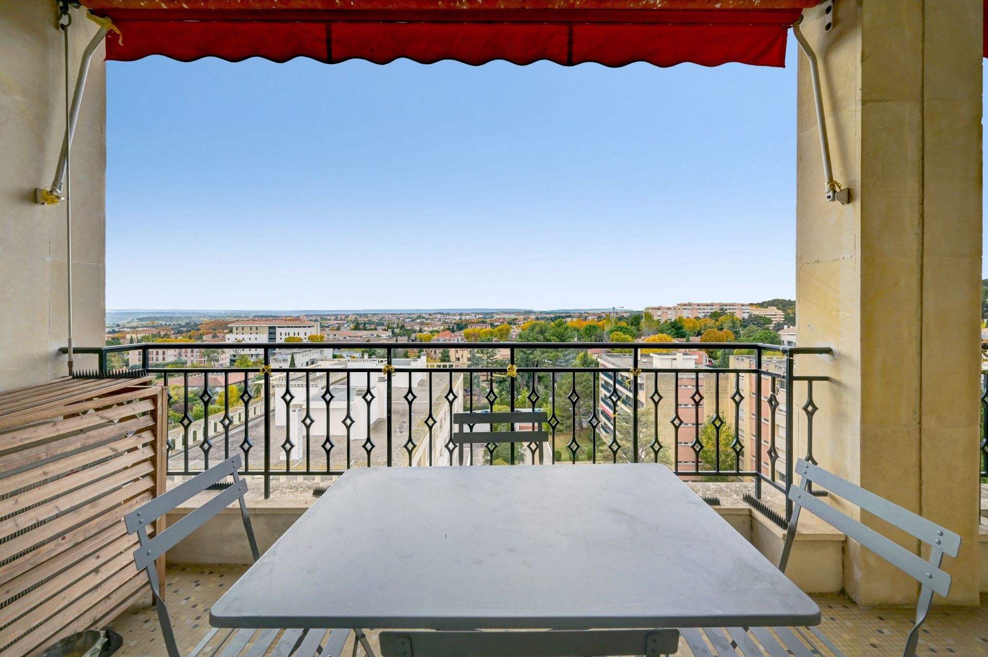apartment 5 Rooms for sale on AIX EN PROVENCE (13100)