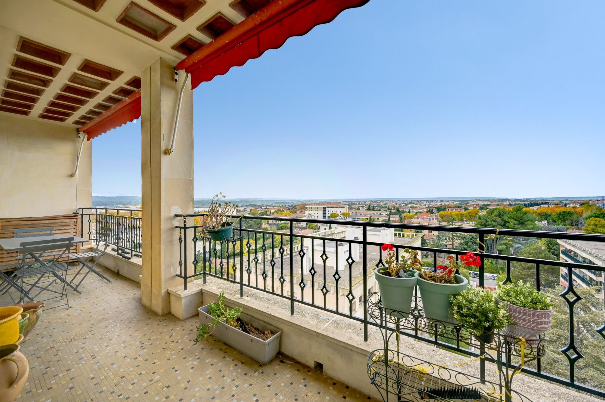 apartment 5 Rooms for sale on AIX EN PROVENCE (13100)