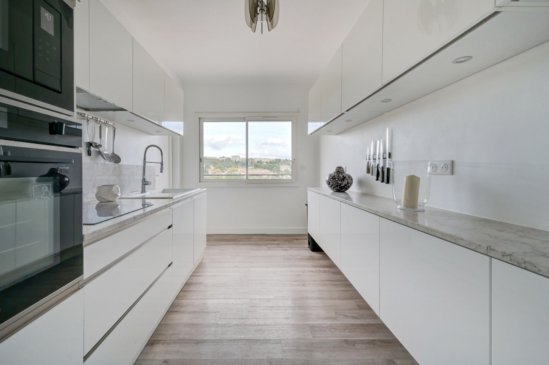 apartment 5 Rooms for sale on AIX EN PROVENCE (13100)