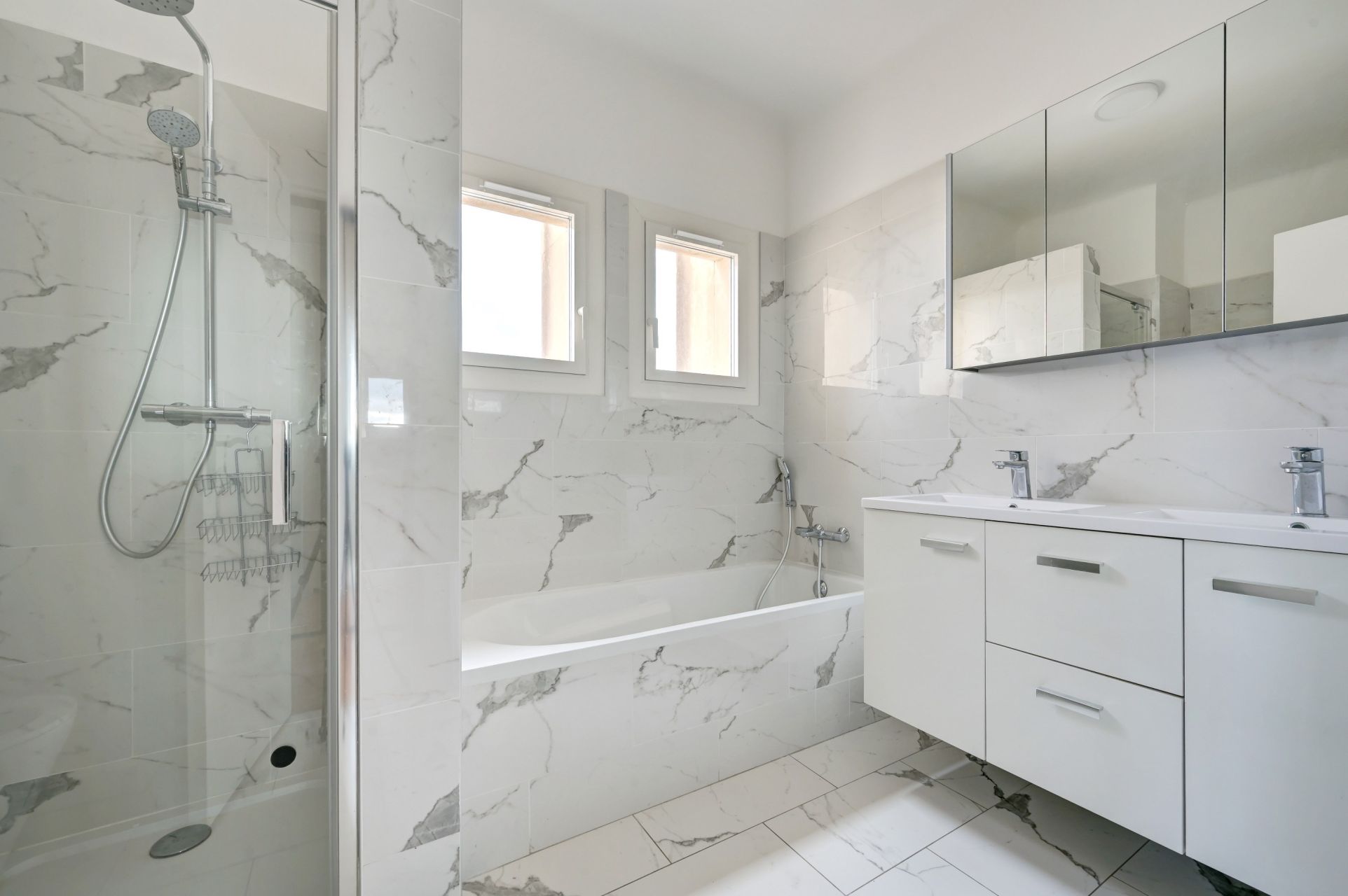 apartment 5 Rooms for sale on AIX EN PROVENCE (13100)