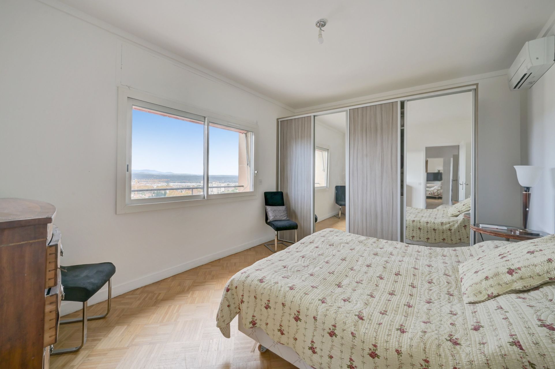 apartment 5 Rooms for sale on AIX EN PROVENCE (13100)