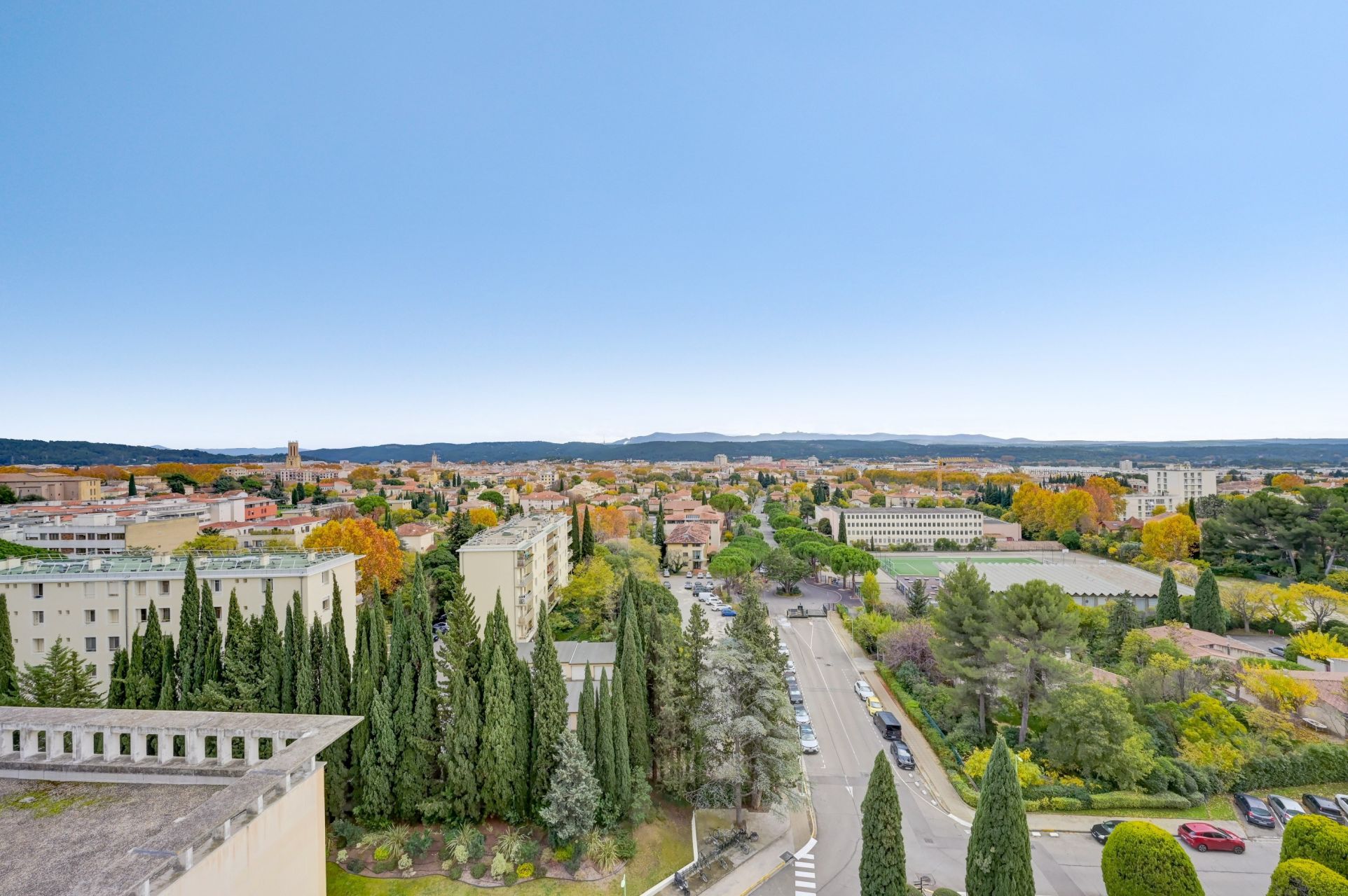 apartment 5 Rooms for sale on AIX EN PROVENCE (13100)
