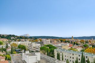 apartment 5 Rooms for sale on AIX EN PROVENCE (13100)