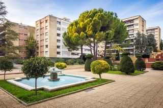apartment 5 Rooms for sale on AIX EN PROVENCE (13100)