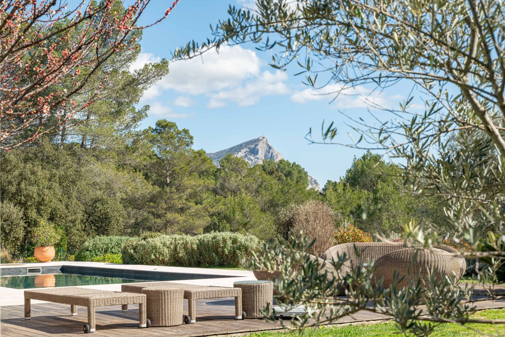 house 5 Rooms for sale on AIX EN PROVENCE (13100)