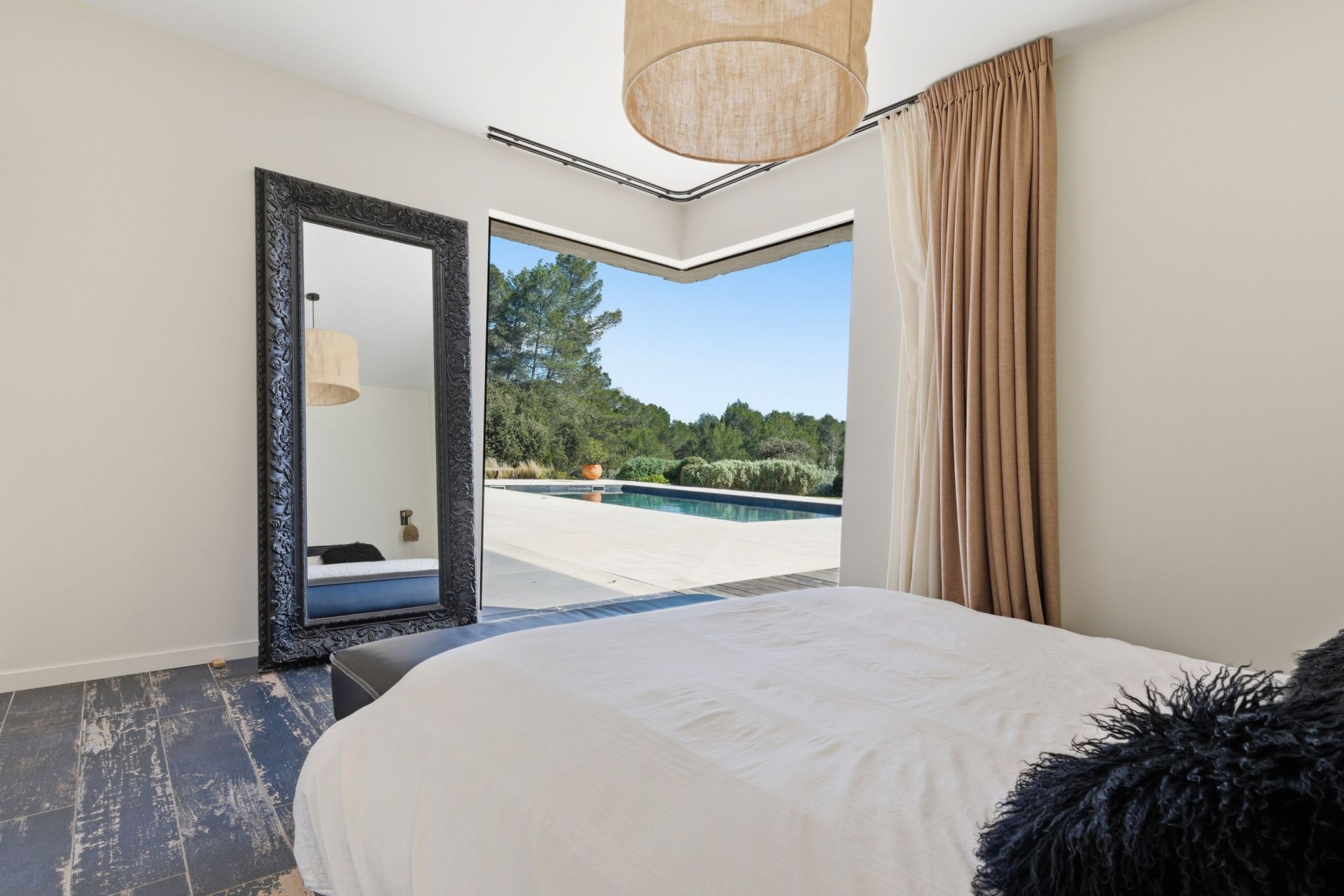 house 5 Rooms for sale on AIX EN PROVENCE (13100)