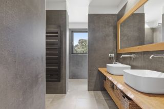 house 5 Rooms for sale on AIX EN PROVENCE (13100)