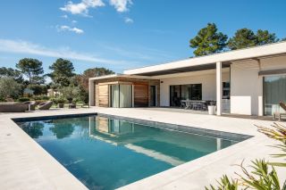 house 5 Rooms for sale on AIX EN PROVENCE (13100)