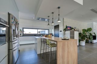 house 7 Rooms for sale on AIX EN PROVENCE (13100)