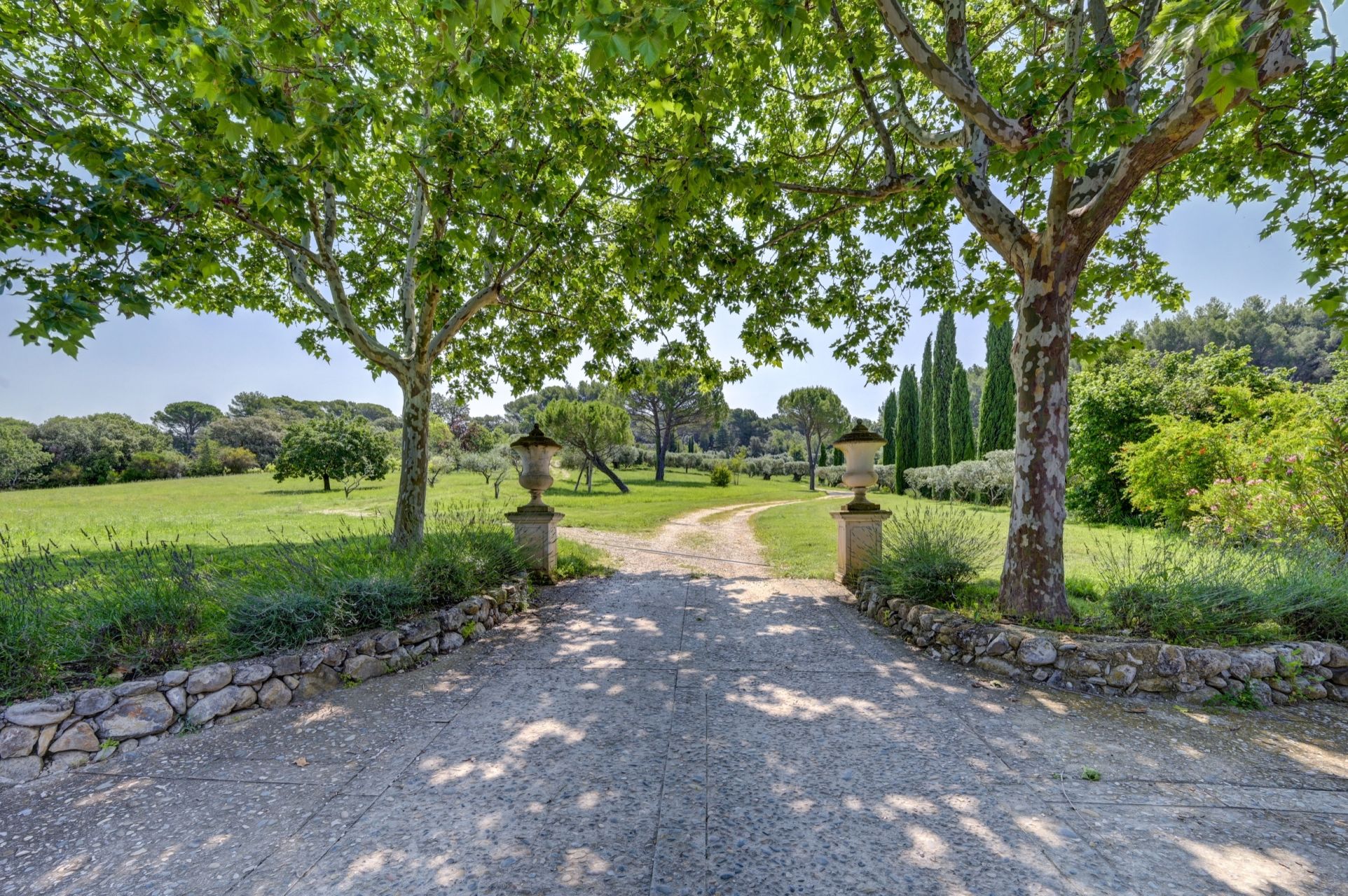 house 25 Rooms for sale on AIX EN PROVENCE (13100)