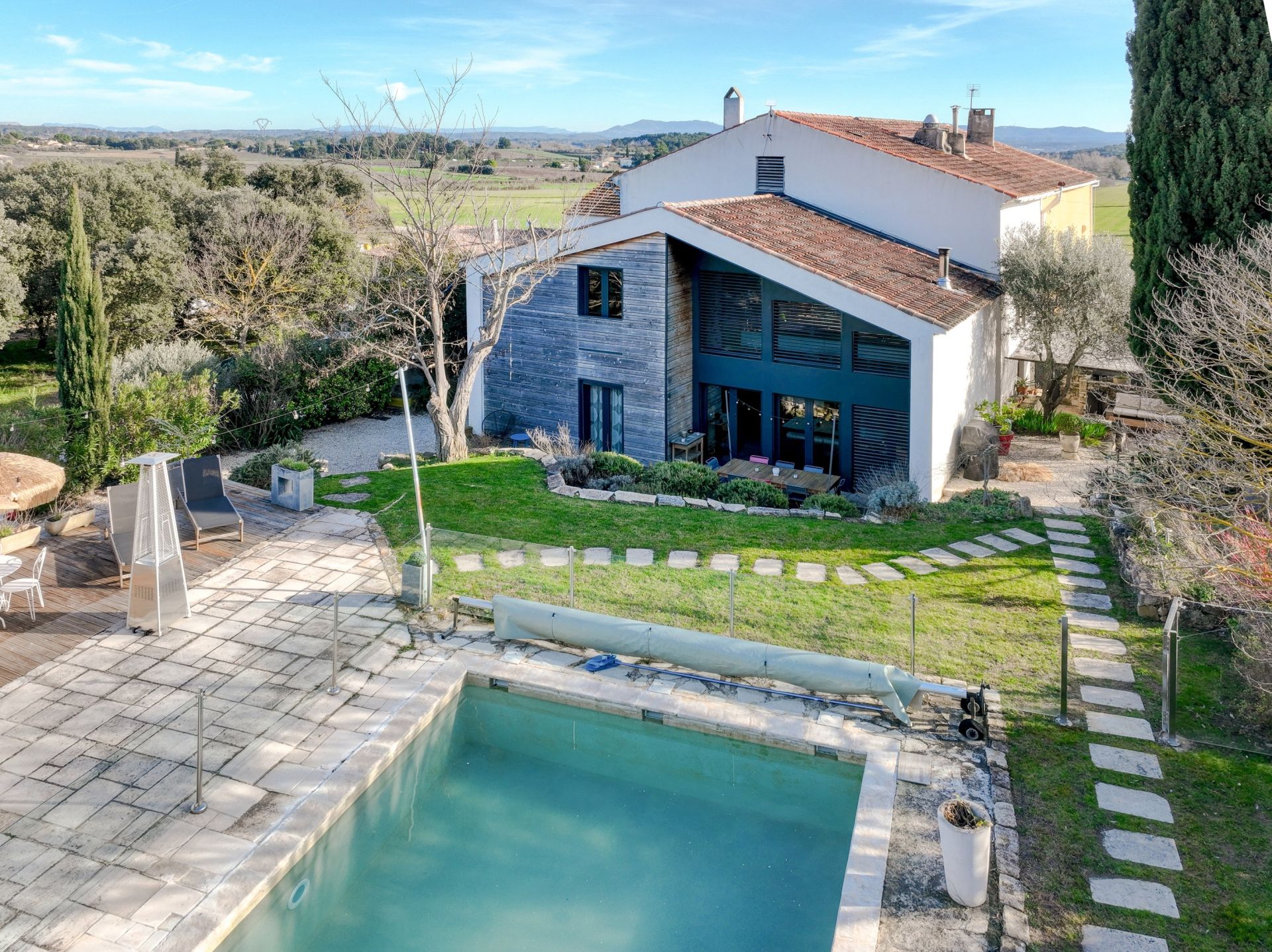 house 7 Rooms for sale on VENTABREN (13122)