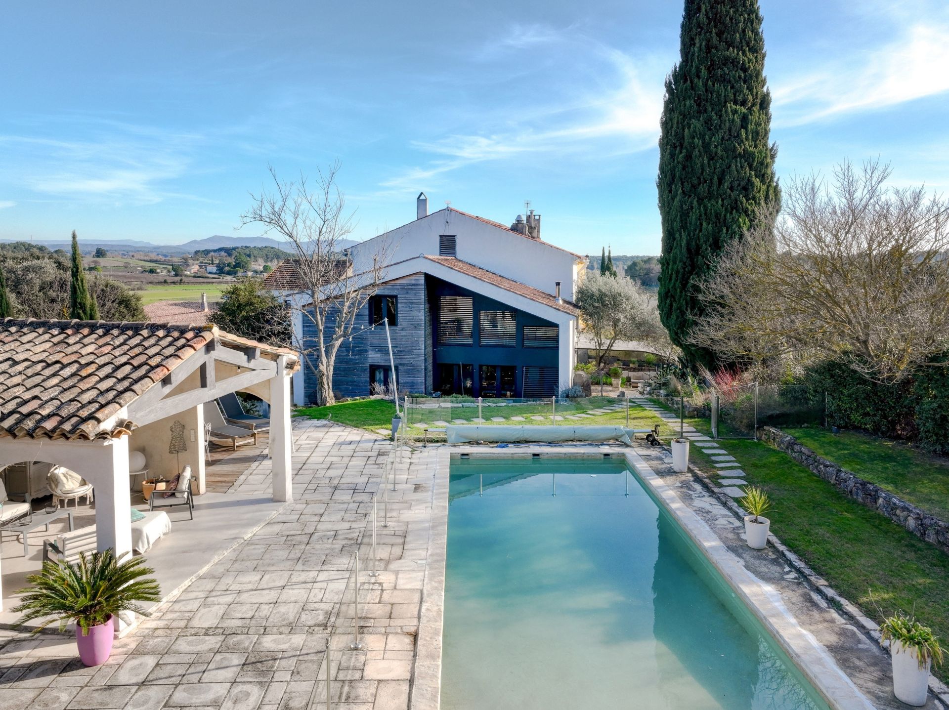 house 7 Rooms for sale on VENTABREN (13122)