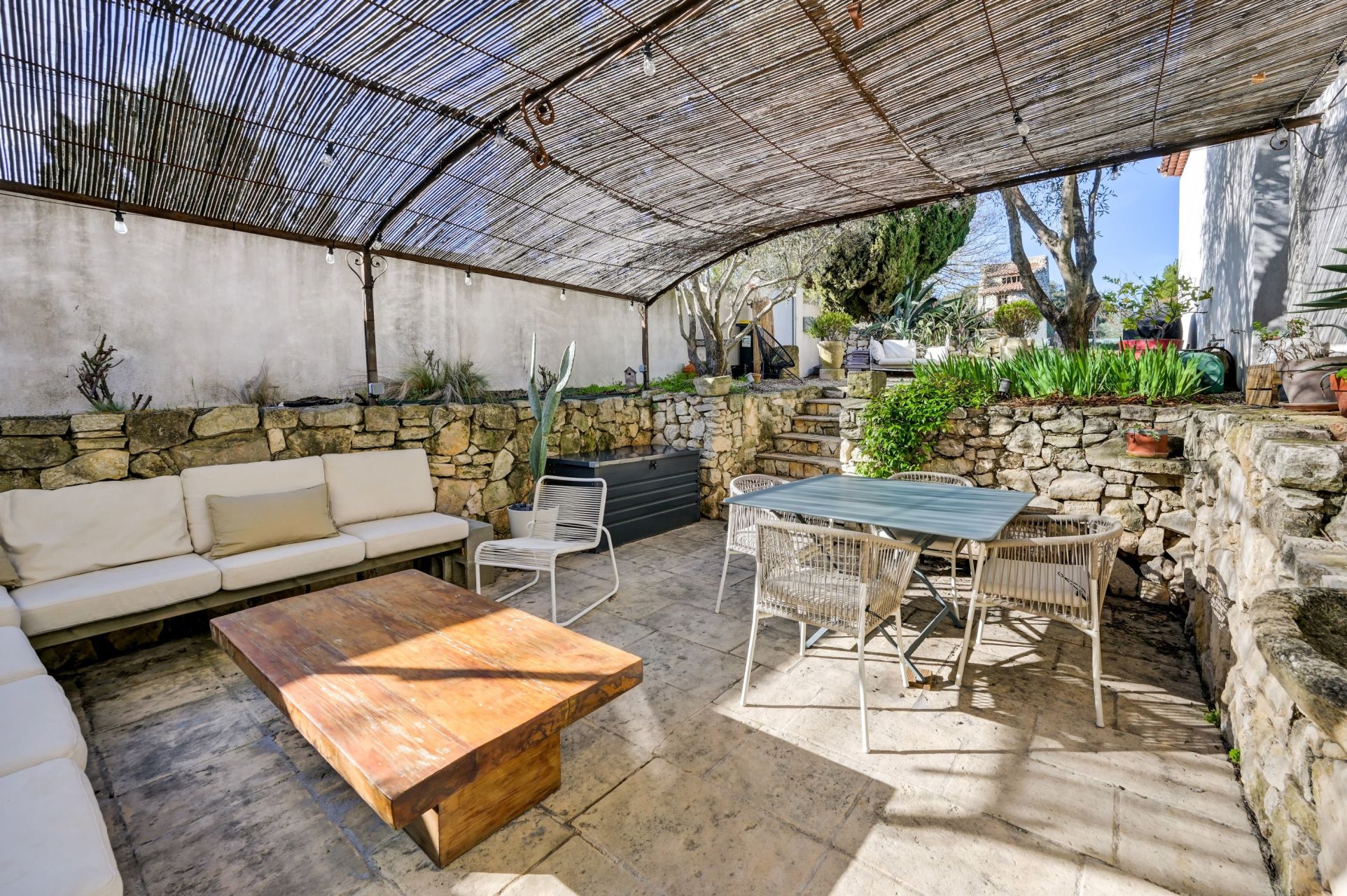 house 7 Rooms for sale on VENTABREN (13122)