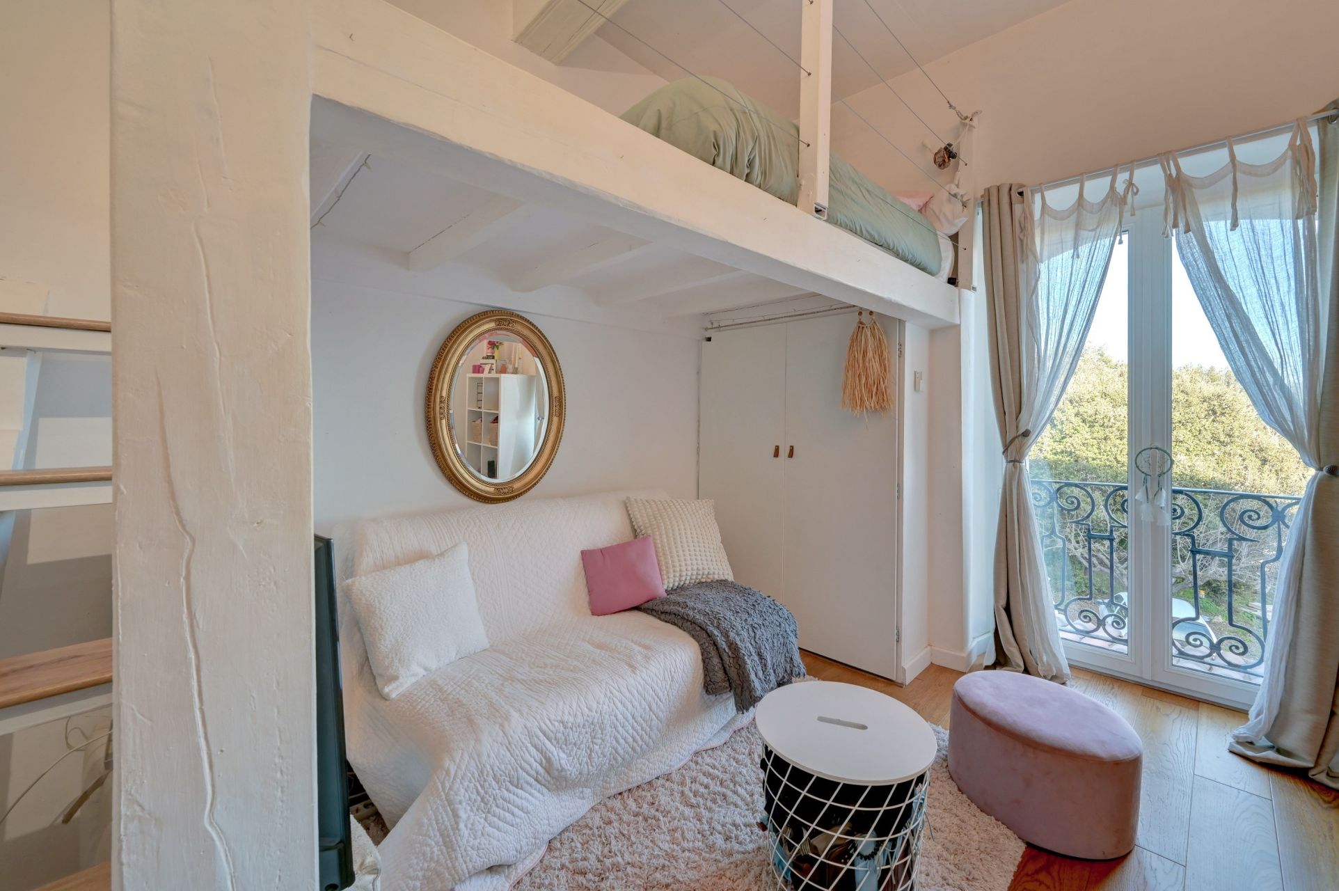 house 7 Rooms for sale on VENTABREN (13122)