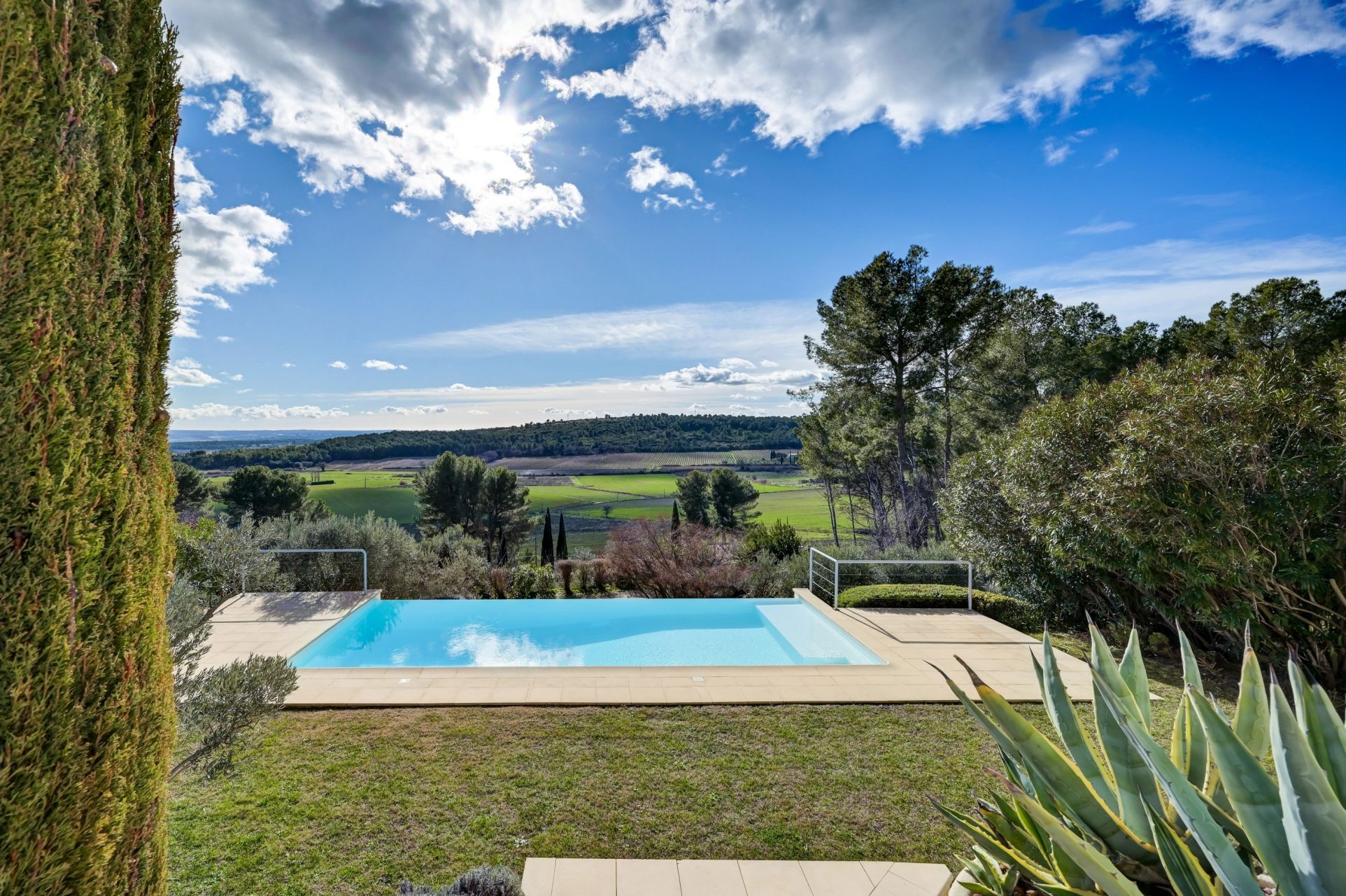 house 7 Rooms for sale on AIX EN PROVENCE (13100)