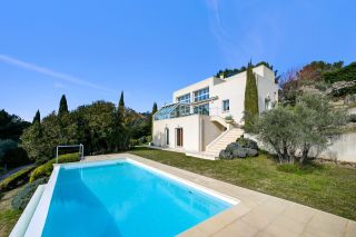 house 7 Rooms for sale on AIX EN PROVENCE (13100)