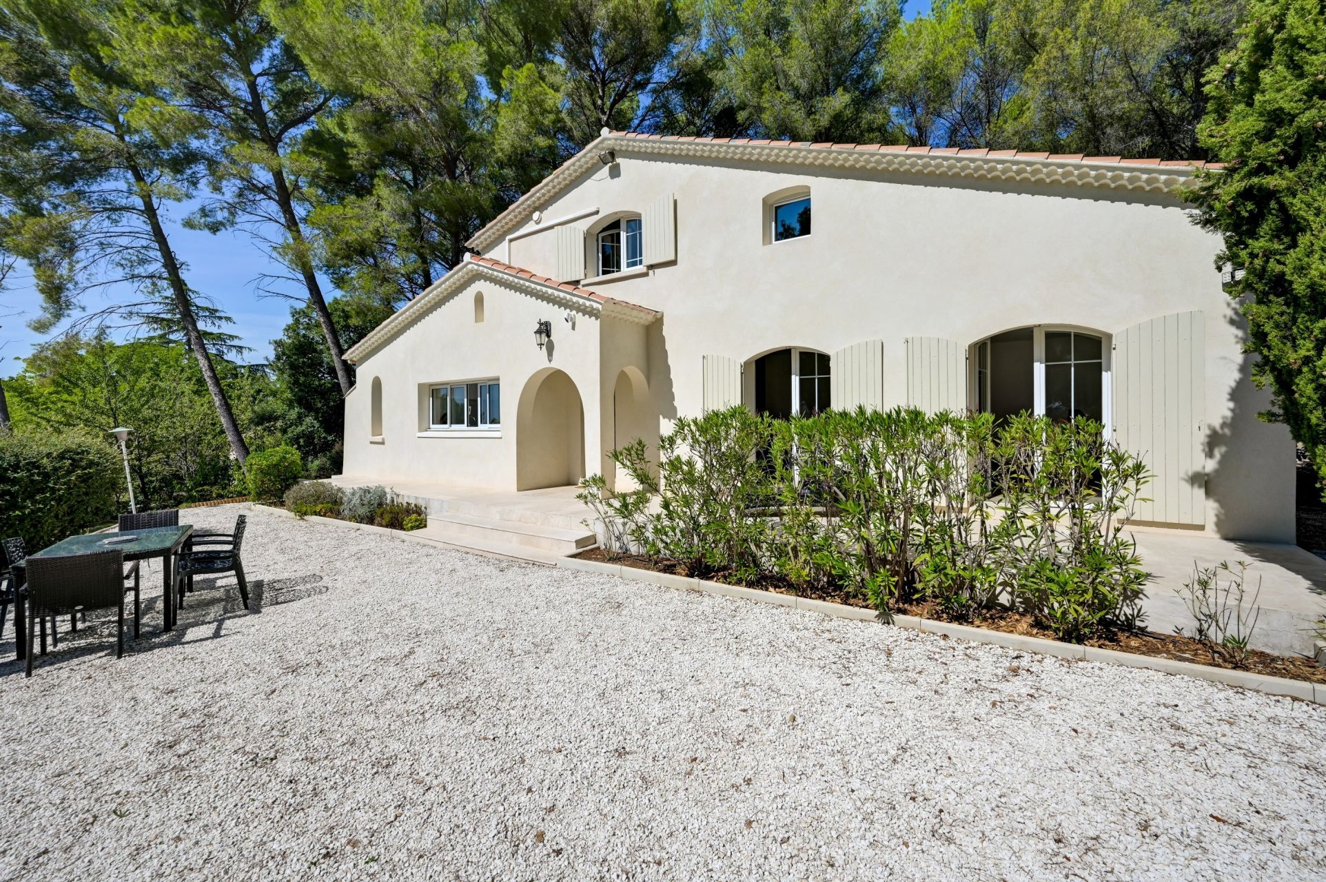 maison 6 Pièces en vente sur EGUILLES (13510)