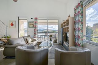 apartment 4 Rooms for sale on AIX EN PROVENCE (13090)