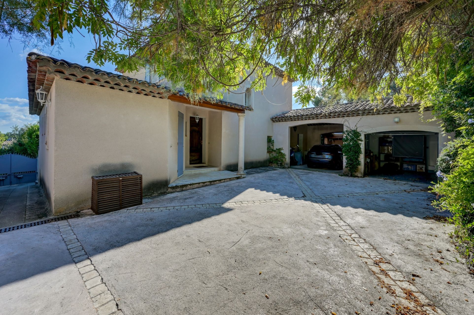 house 5 Rooms for sale on AIX EN PROVENCE (13100)