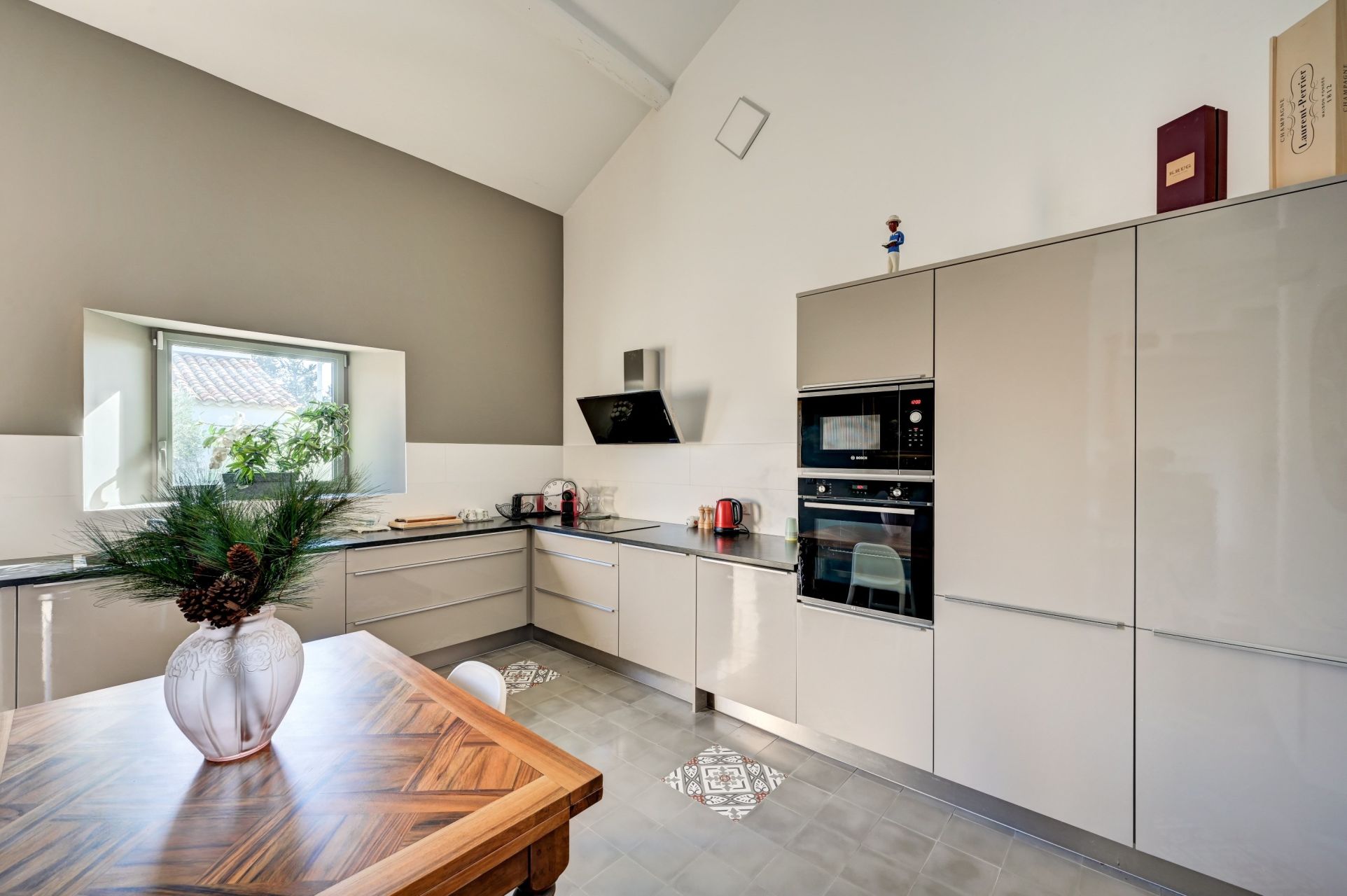 house 20 Rooms for sale on AIX EN PROVENCE (13100)