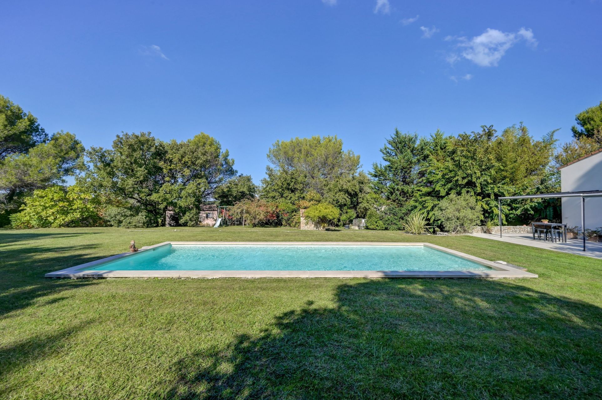 house 6 Rooms for sale on EGUILLES (13510)
