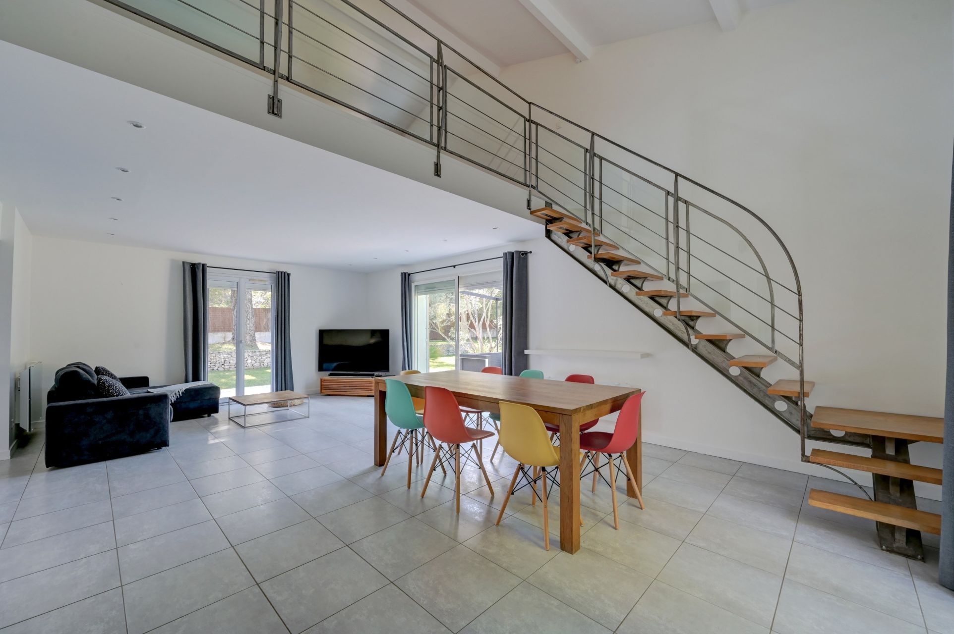 house 6 Rooms for sale on EGUILLES (13510)