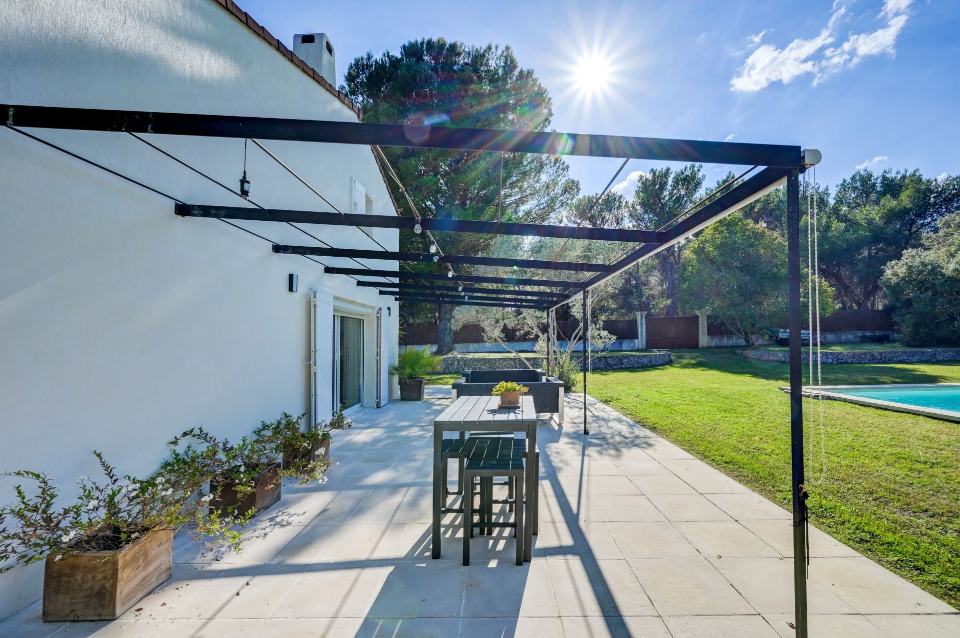 house 6 Rooms for sale on EGUILLES (13510)