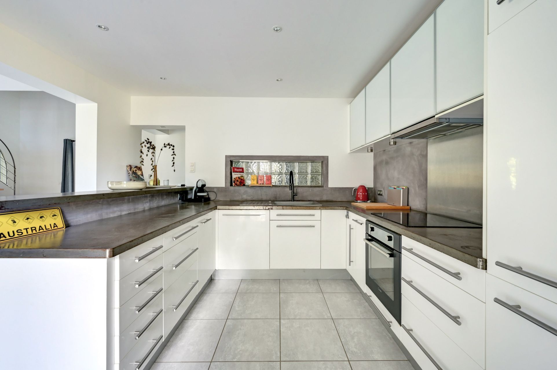 house 6 Rooms for sale on EGUILLES (13510)