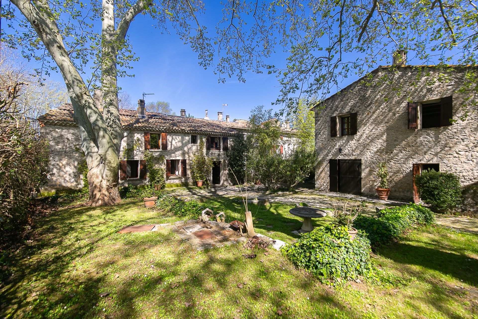 house 10 Rooms for sale on FUVEAU (13710)