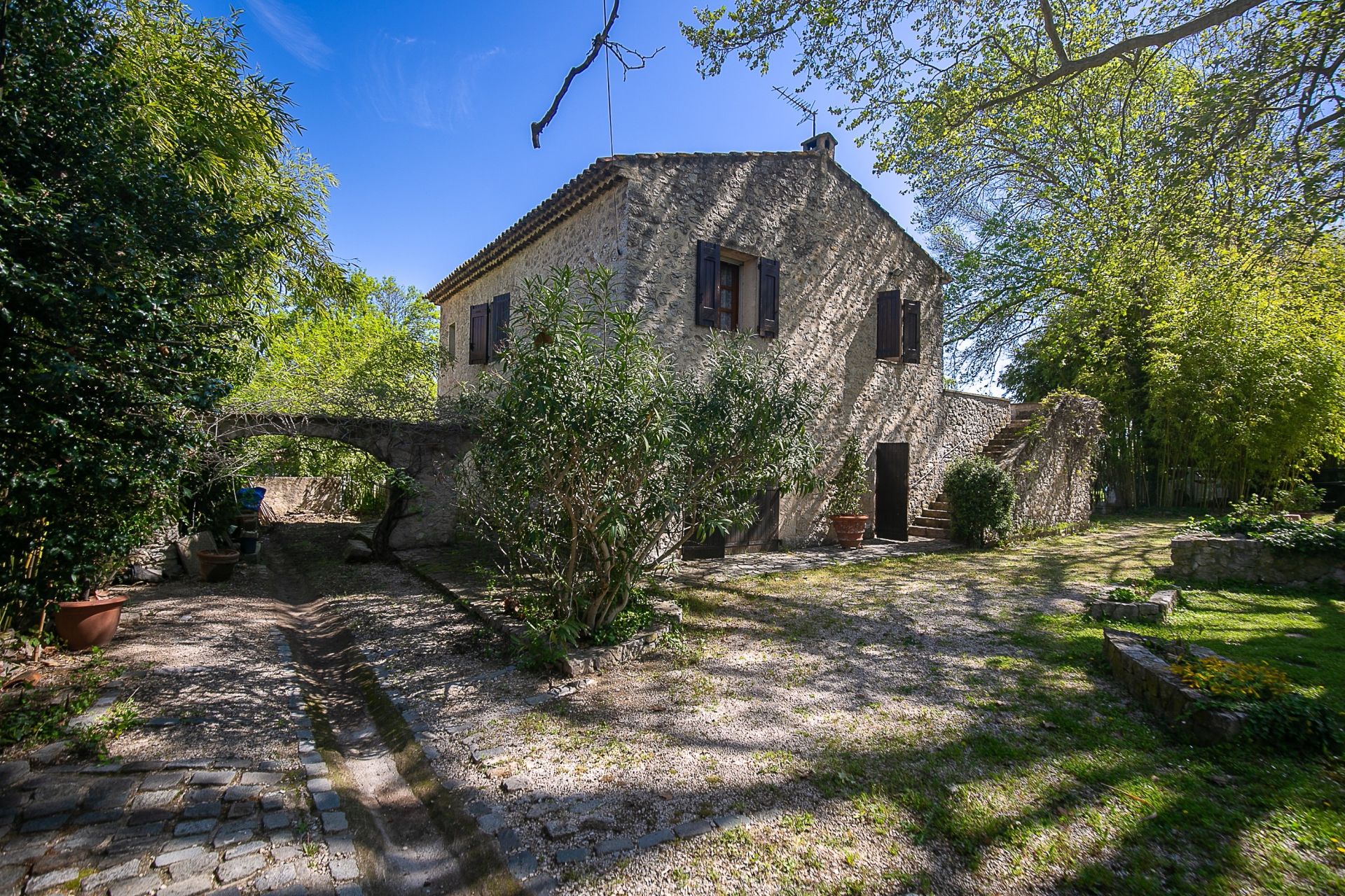 maison 10 Pièces en vente sur FUVEAU (13710)
