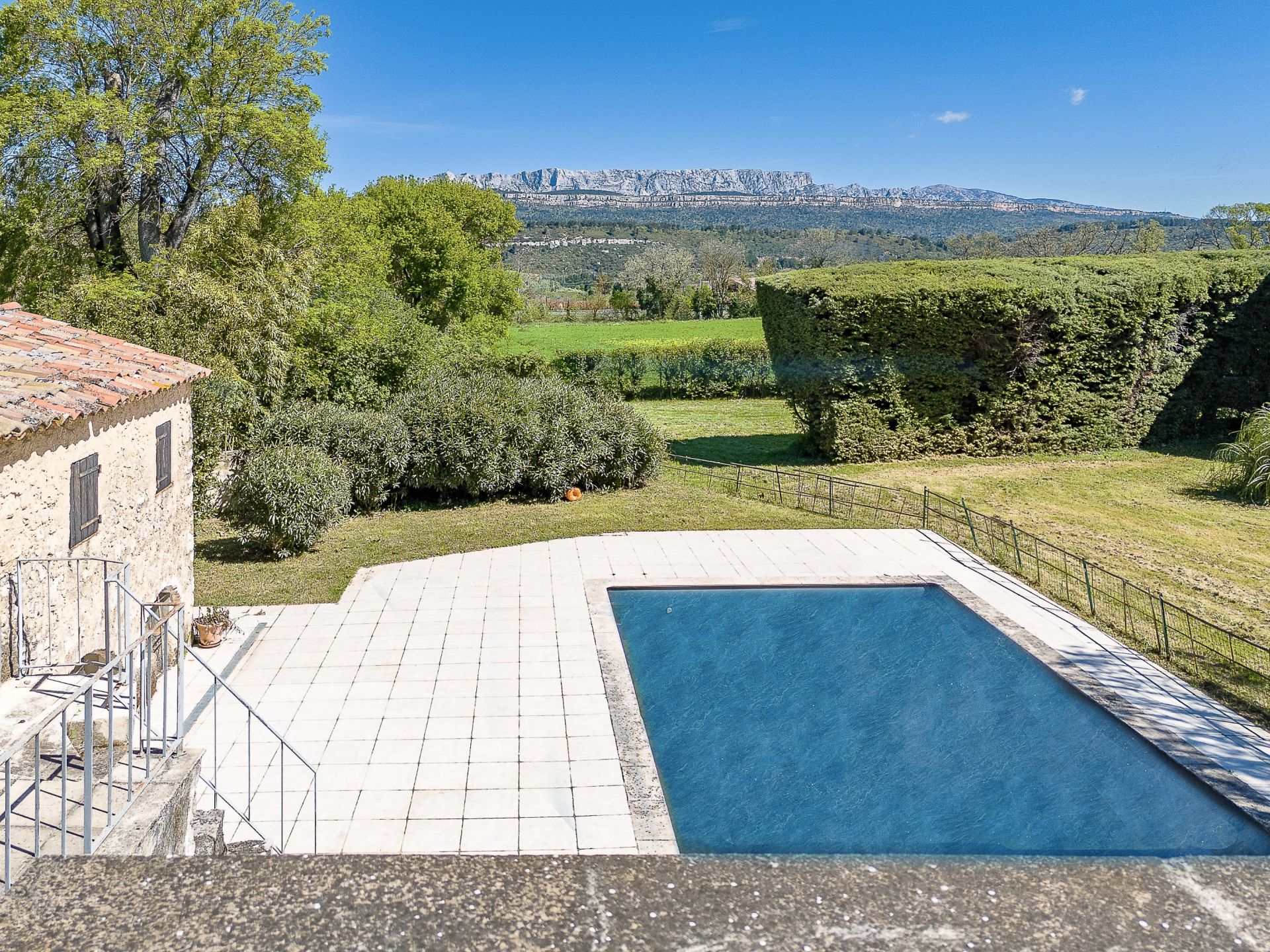 maison 10 Pièces en vente sur FUVEAU (13710)