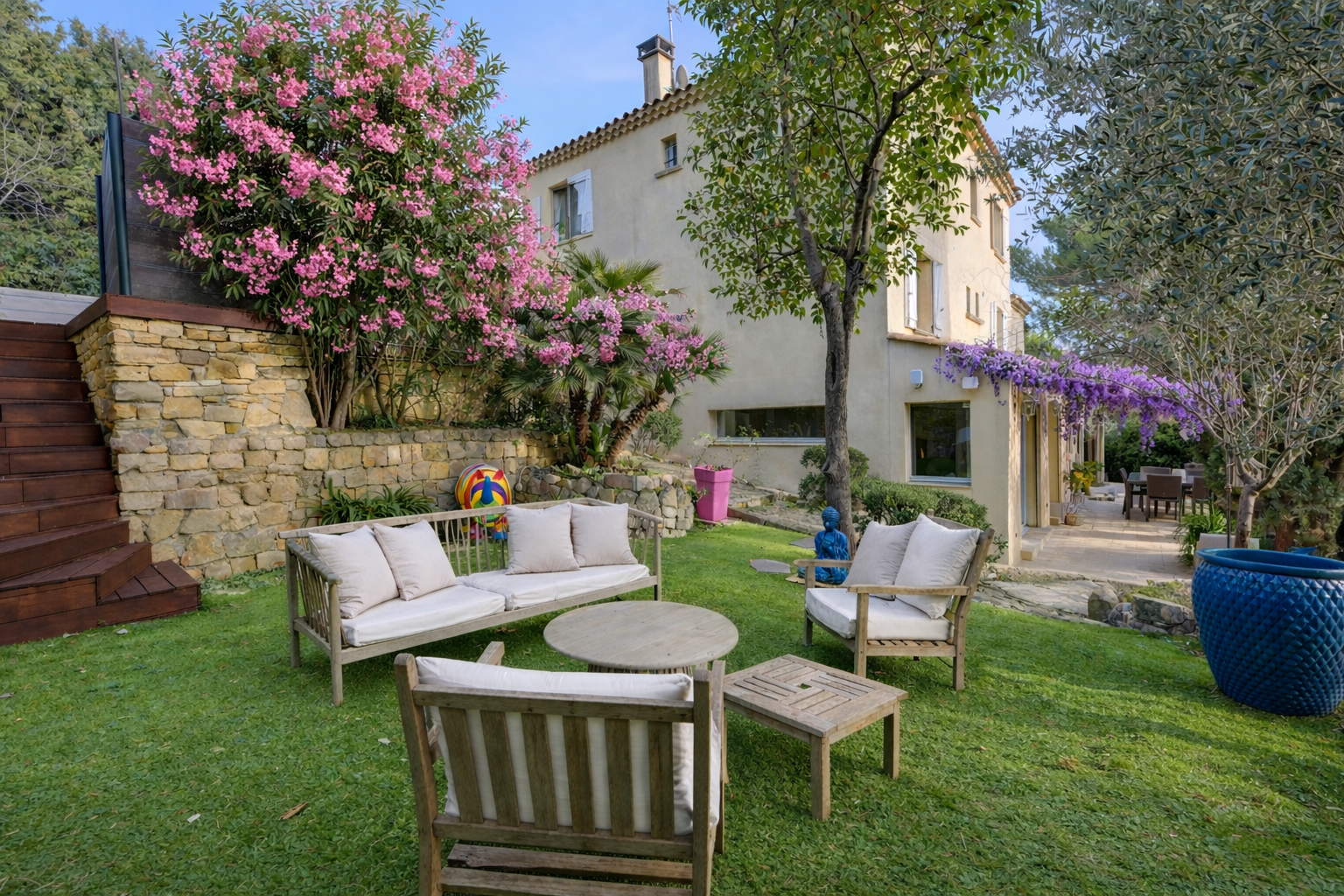 house 9 Rooms for sale on AIX EN PROVENCE (13100)