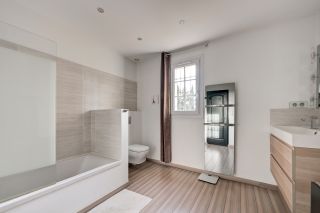 house 9 Rooms for sale on AIX EN PROVENCE (13100)