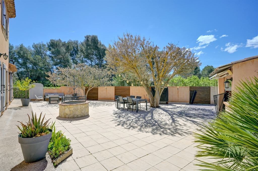 house 5 Rooms for sale on AIX EN PROVENCE (13100)