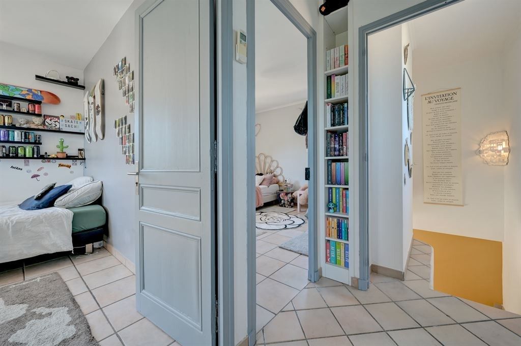 house 5 Rooms for sale on AIX EN PROVENCE (13100)