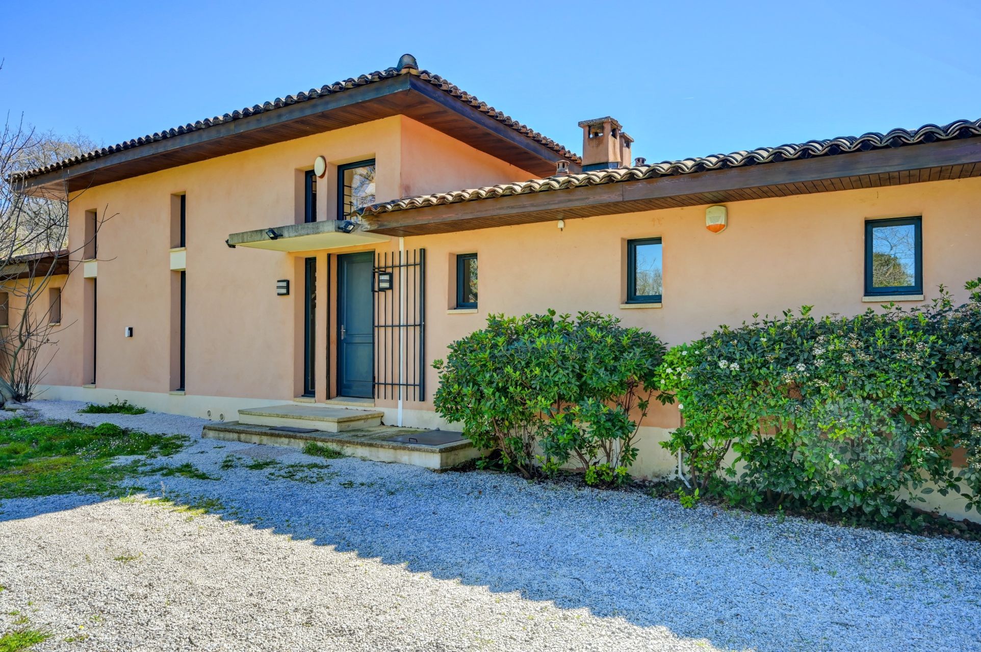 house 5 Rooms for sale on AIX EN PROVENCE (13100)