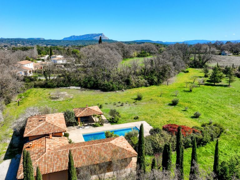 house 5 Rooms for sale on AIX EN PROVENCE (13100)