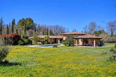 Sale House Aix-en-Provence 5&nbsp;Rooms 202&nbsp;m²